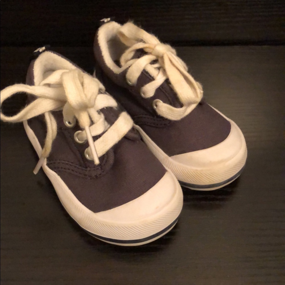 Navy blue keds